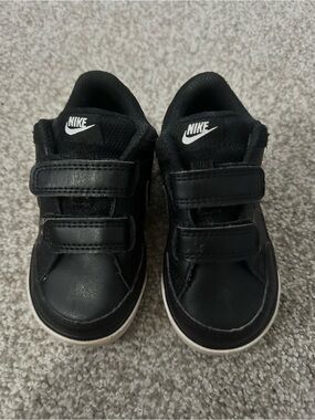 Nike Toddler Black Velcro Sneakers Size 7C Kids Shoes